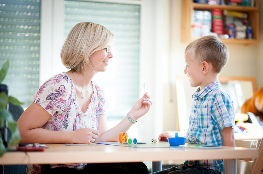Logopädische Therapie mit einem Kind